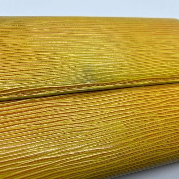 Authentic Vintage 1995 Louis Vuitton Yellow Epi Leather Long Wallet - Picture 5 of 11